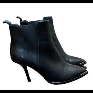 Elegant Black Ankle Boots